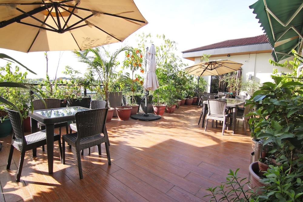 Spiral Suites Hotel Quezon City Exterior photo