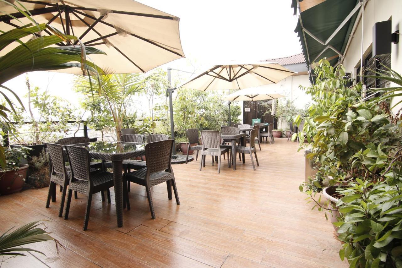 Spiral Suites Hotel Quezon City Exterior photo